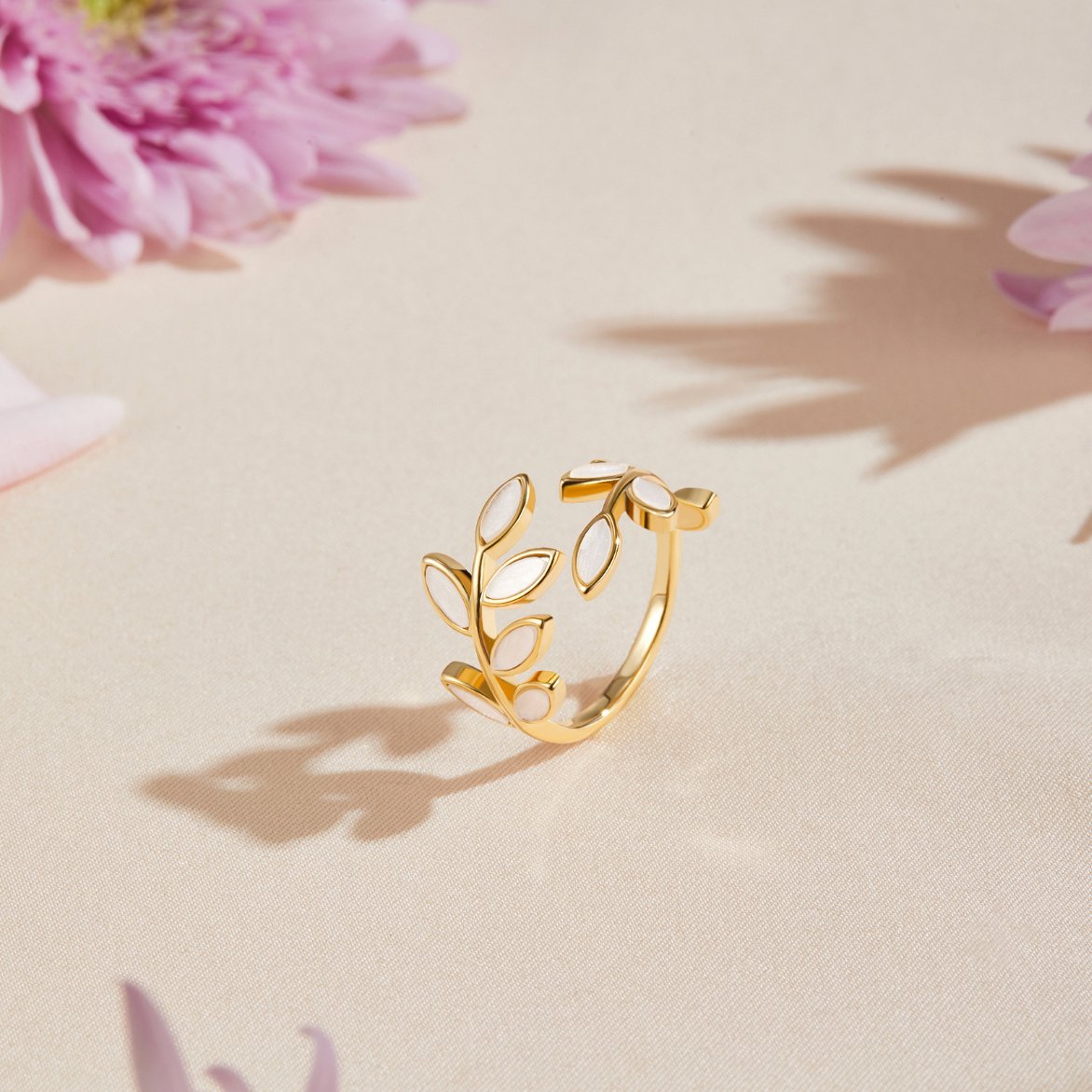 Serene – Bague Feuille Dorée